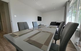 Bright Modern 3 Bedroom Apartment